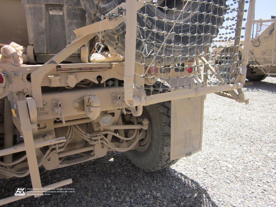 Детали экстерьера Oshkosh M-ATV 2009 года  (фото 61 из 676)